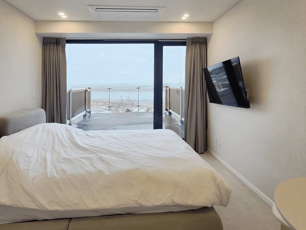 ROOM 4