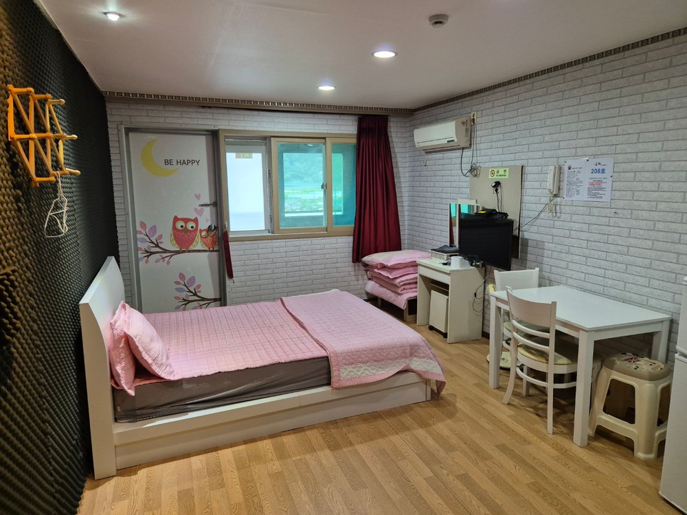 208호 침대