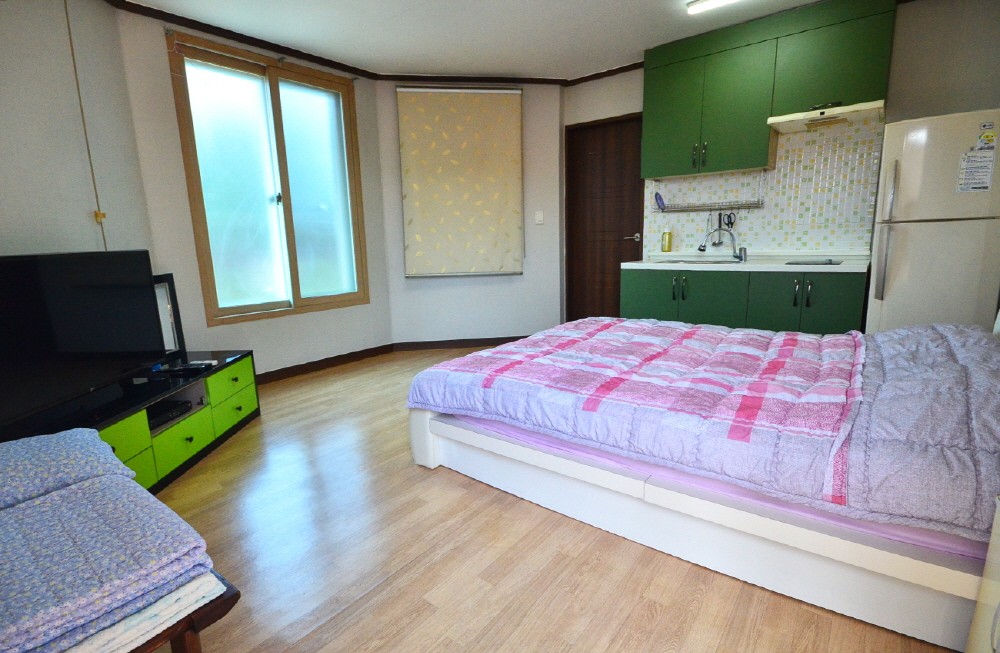 301호(10평/침대)