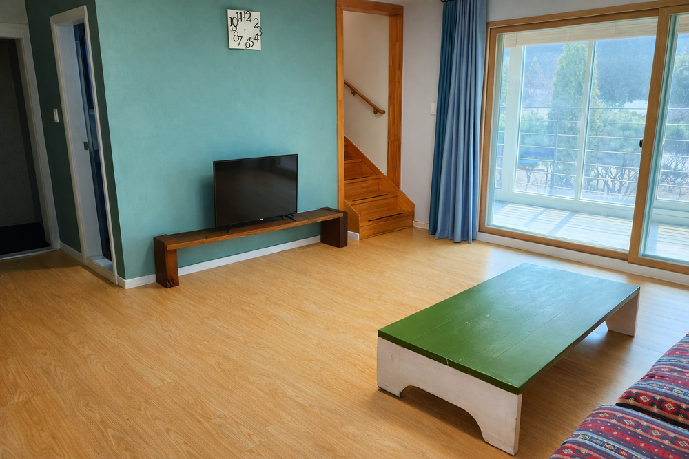 ROOM02