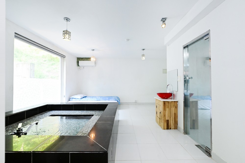 204 Forest spa suite