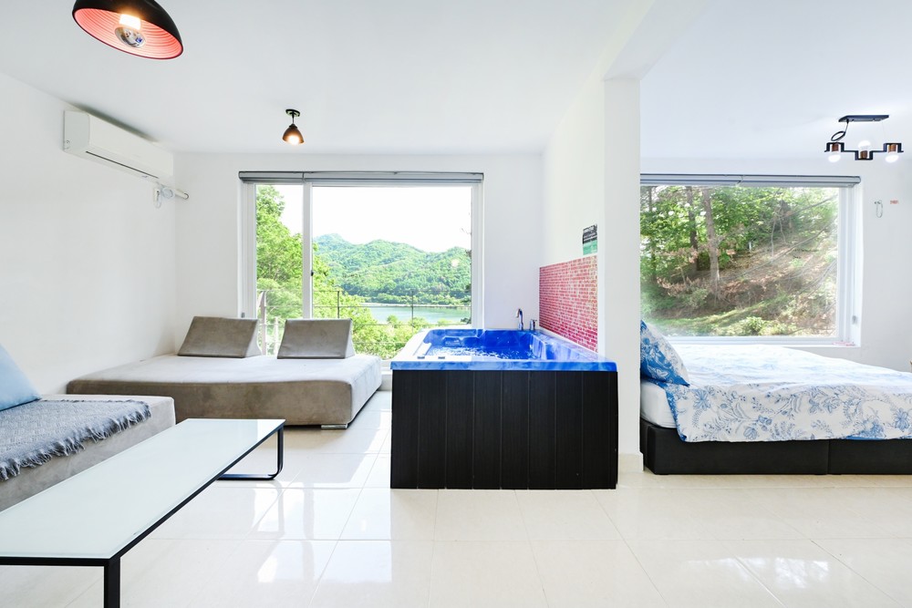 301 River spa suite