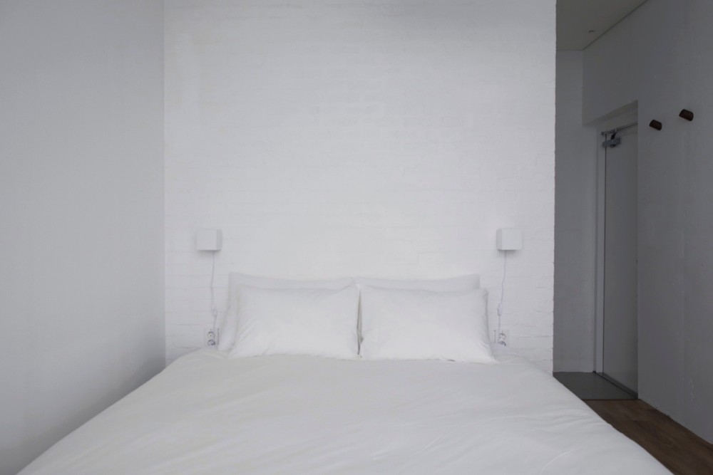 One Big Window One King Bed